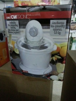 Ice cream maker