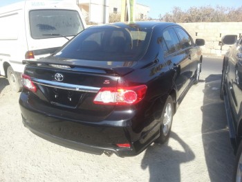 Toyota corolla black 2011