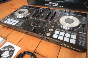 Pioneer XDJ-RX2 110V/240V 2-Channel DJ Controller